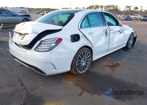 2015 Mercedes-Benz C 400 4Matic z USA, uszkodzony, nr VIN 55SWF6GB6FU017963